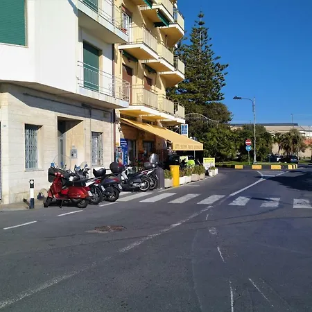 Prima Linea Centralissimo Sul Mare Σαν Ρέμο